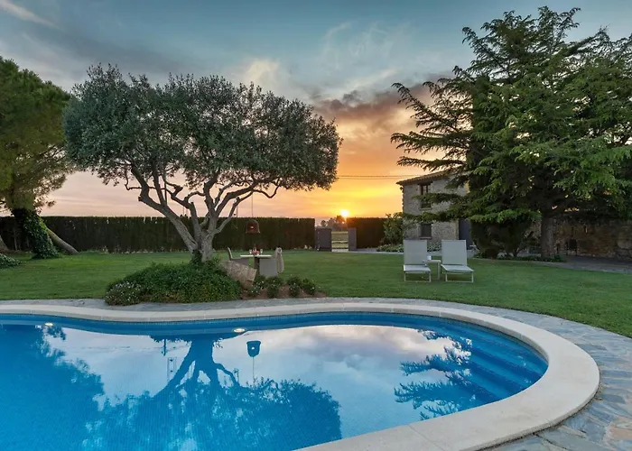 Somnis De L'emporda Bed & Breakfast 4*
