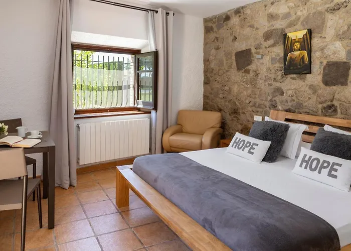 Somnis De L'emporda Bed & Breakfast 4*